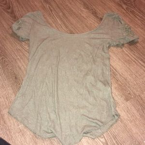 Form fitting tee with detailed sleeves
